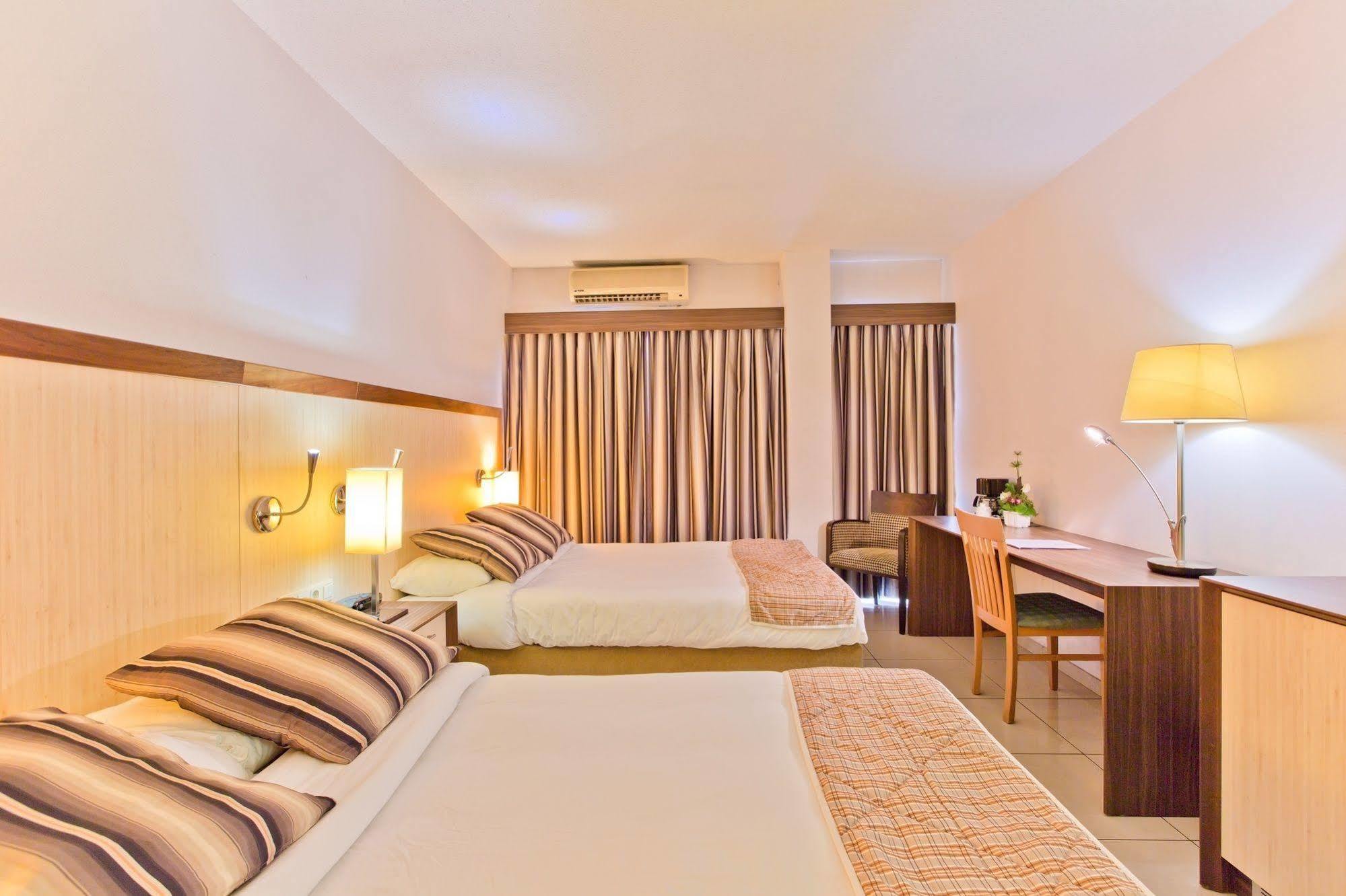 Queens Hotel Paramaribo Zewnętrze zdjęcie