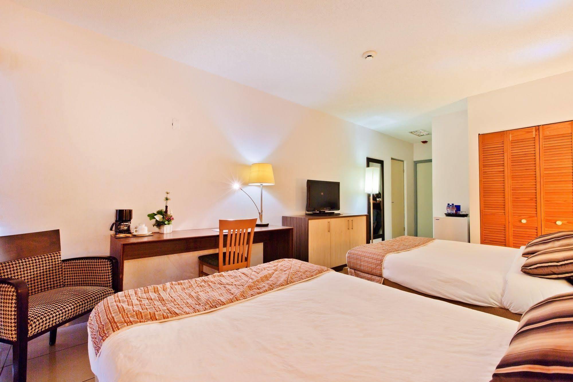 Queens Hotel Paramaribo Zewnętrze zdjęcie